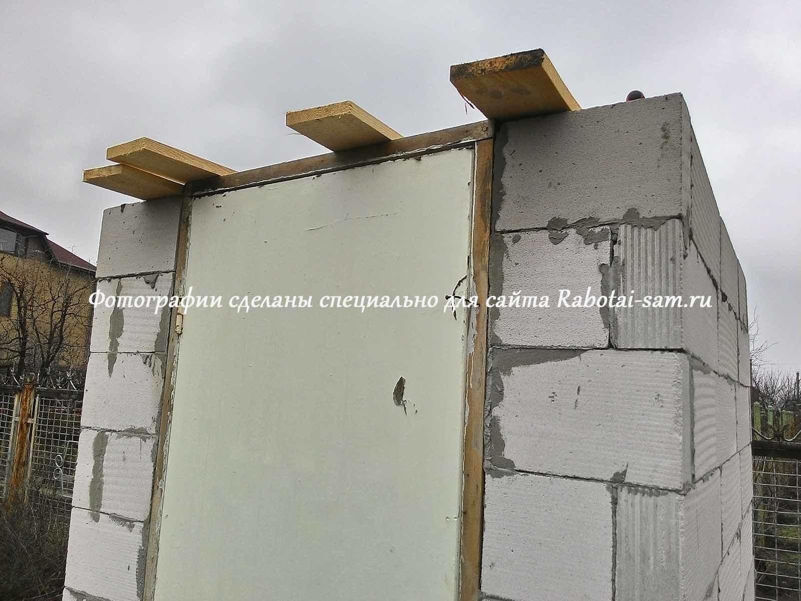 Простой дачный туалет своими руками из пенобетона