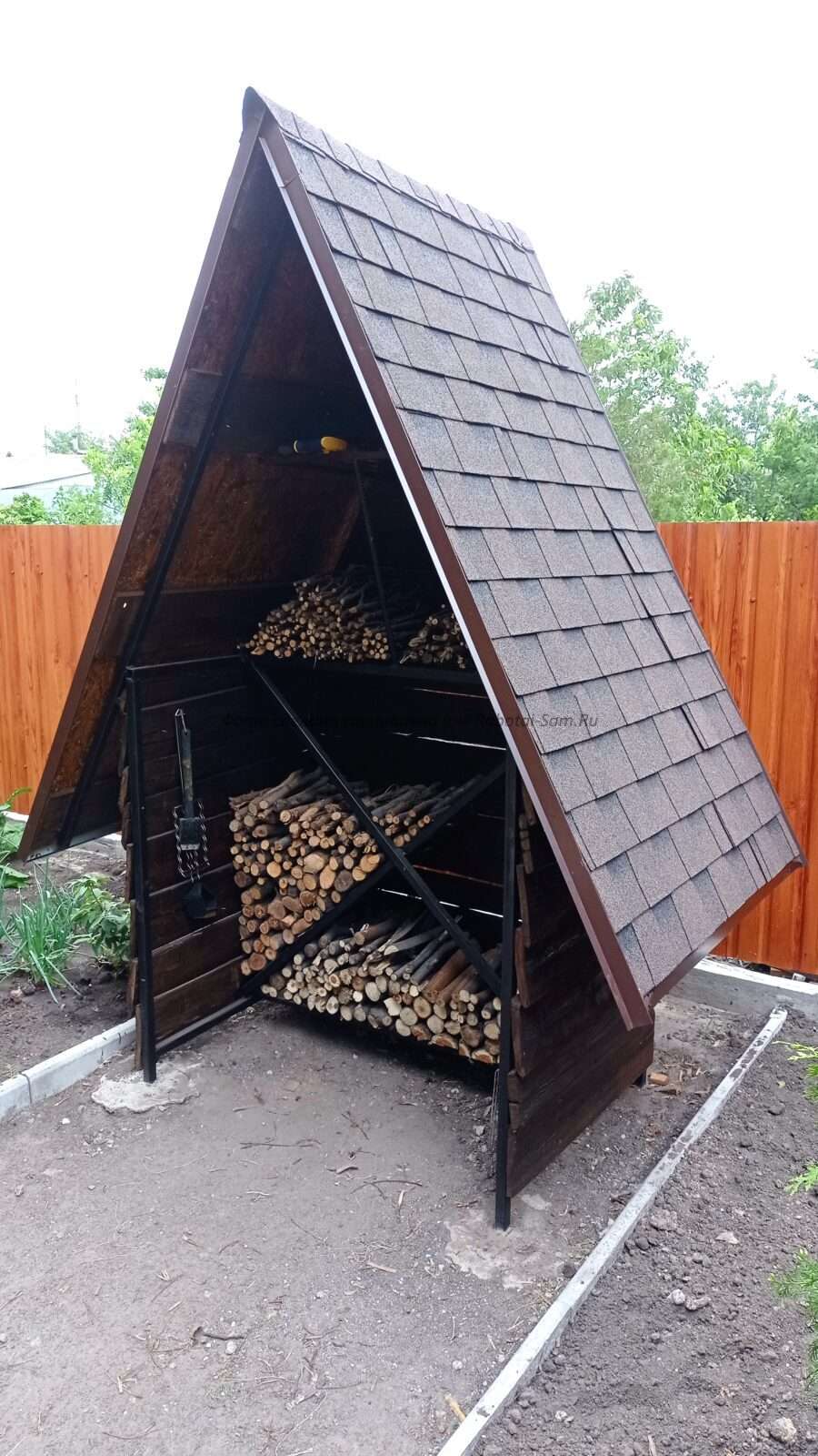 Дровница уличная